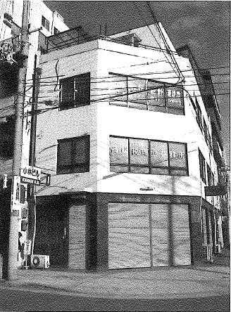 初代の大阪営業所（小林ビル 2007年撮影）